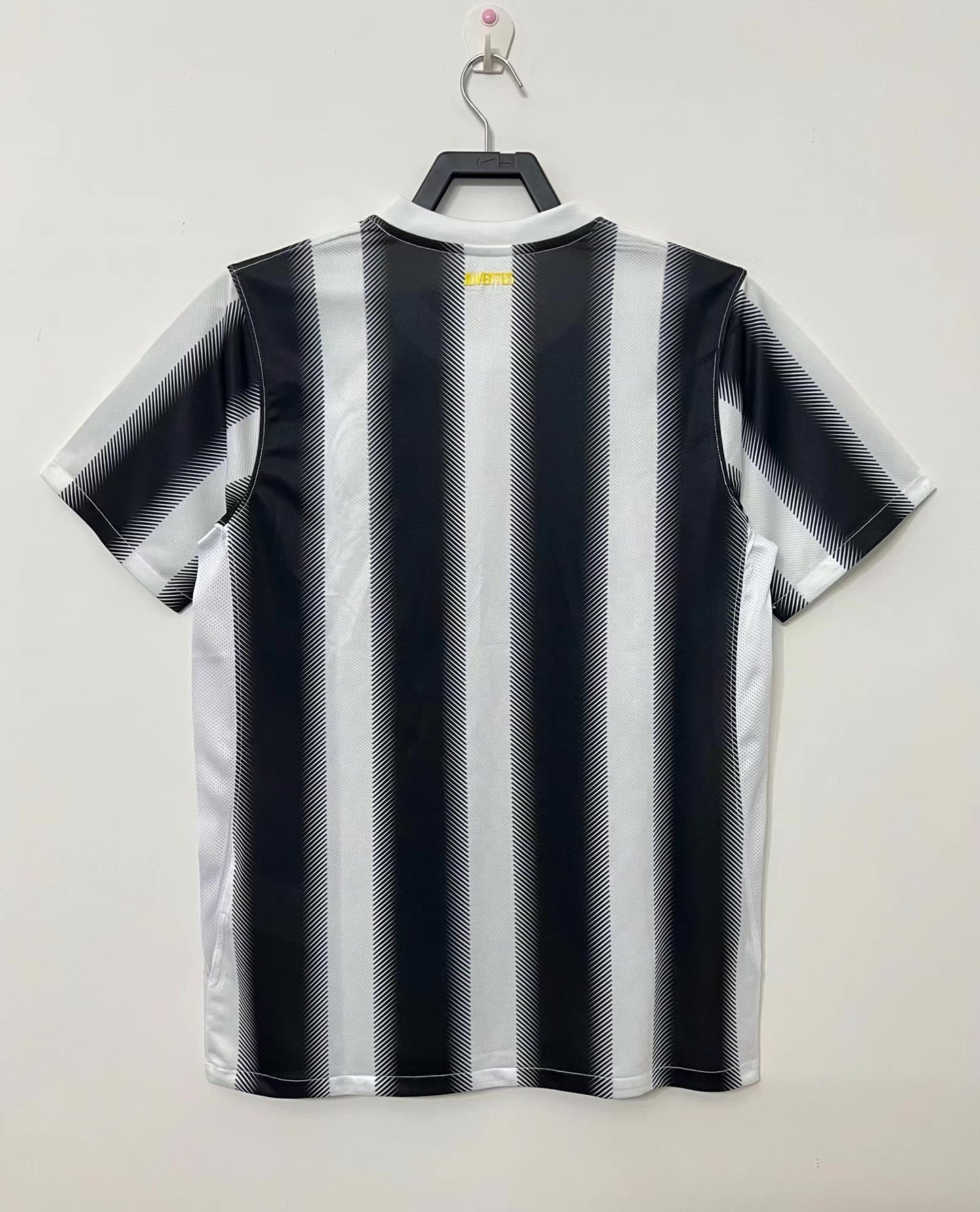 Retro Juventus 11/12 Home Kit