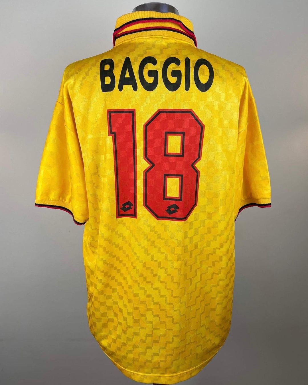 Retro AC Milan 1995-96 Third Kit