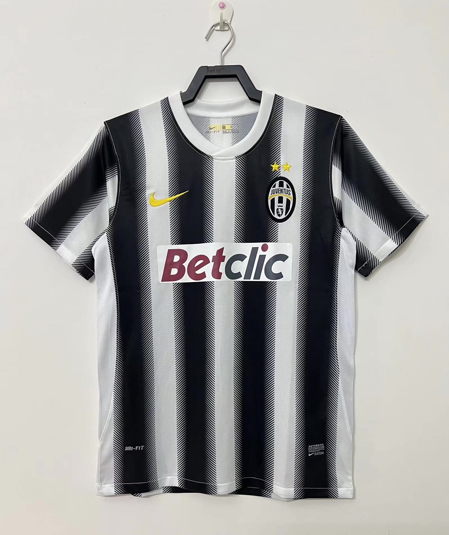 Retro Juventus 11/12 Home Kit