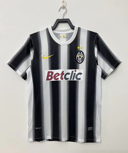 Retro Juventus 11/12 Home Kit