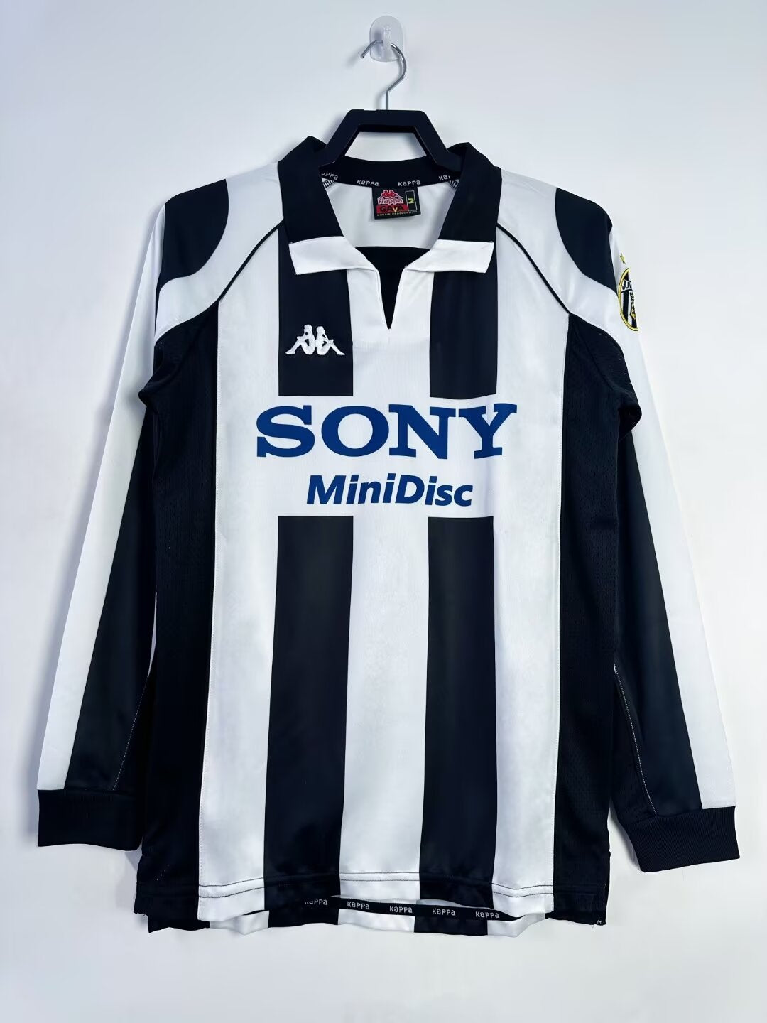 Long Sleeved Retro Juventus 1997/98 Home Kit