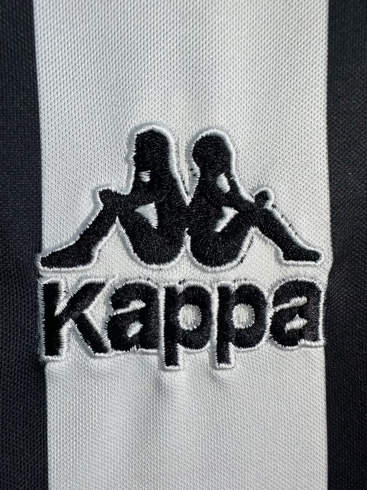 Long Sleeved Retro Juventus 1995/96 Home Kit