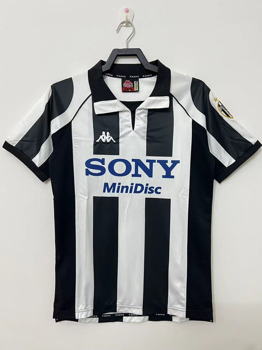 Retro Juventus 97/98 Home Kit