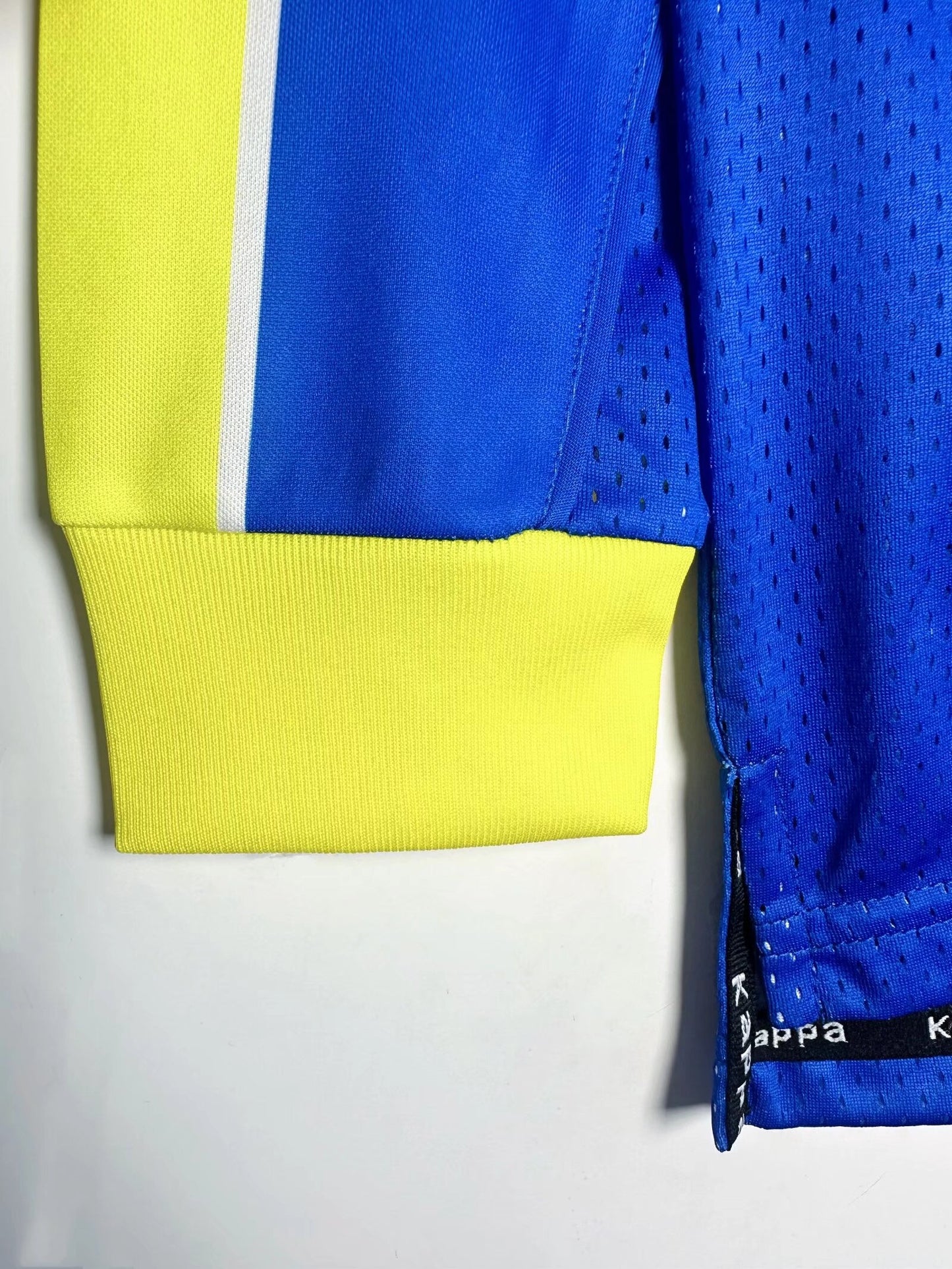 Long Sleeved Retro Juventus 1997/98 Away Kit