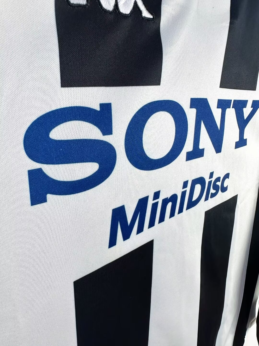 Long Sleeved Retro Juventus 1997/98 Home Kit
