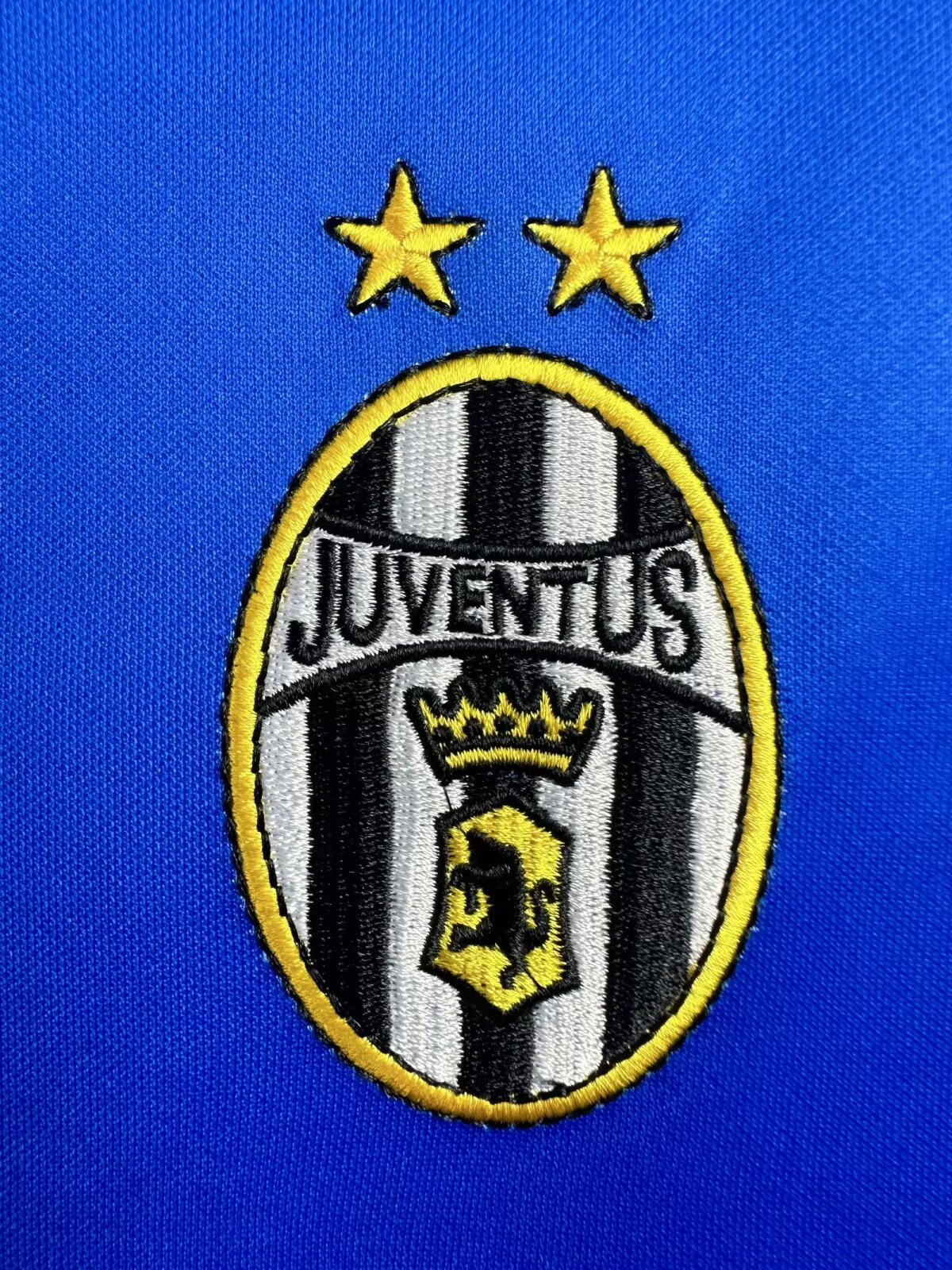 Long Sleeved Retro Juventus 1999/00 Away Kit