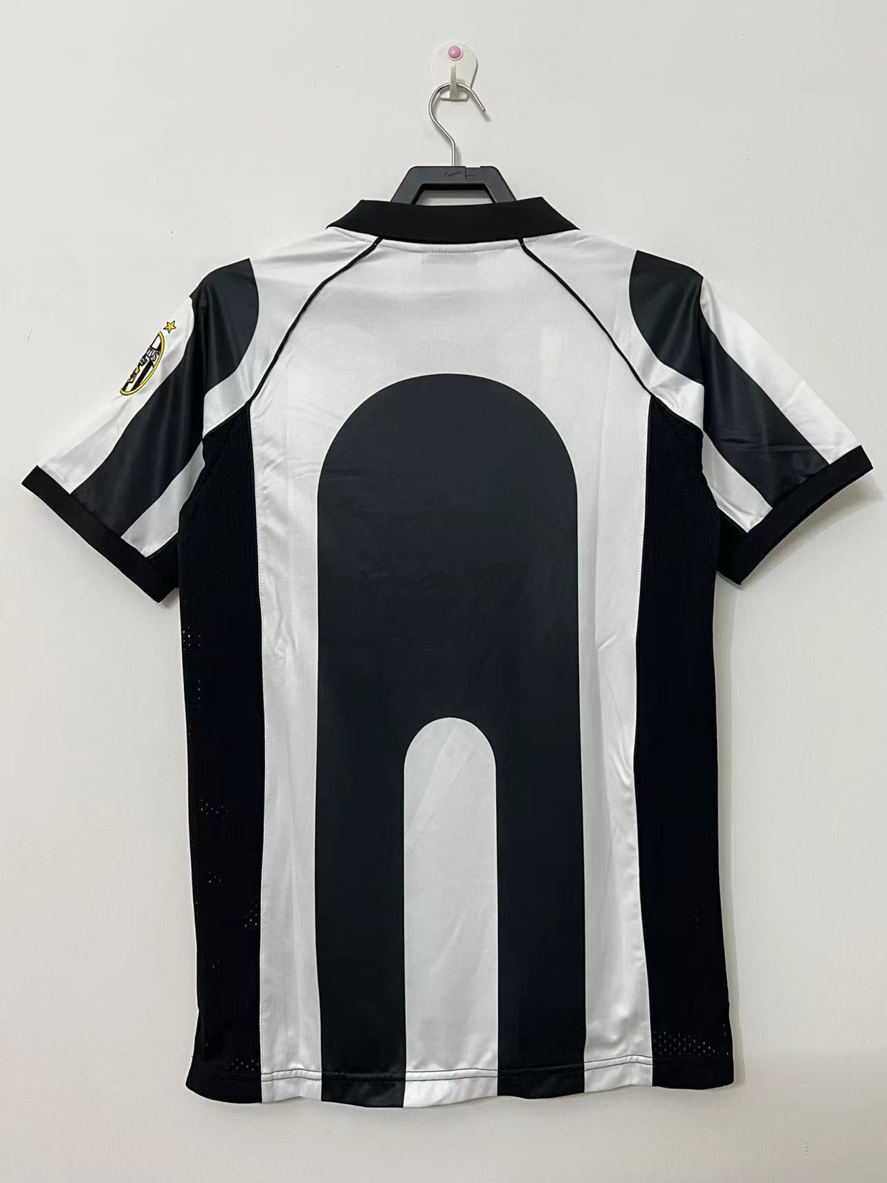 Retro Juventus 97/98 Home Kit