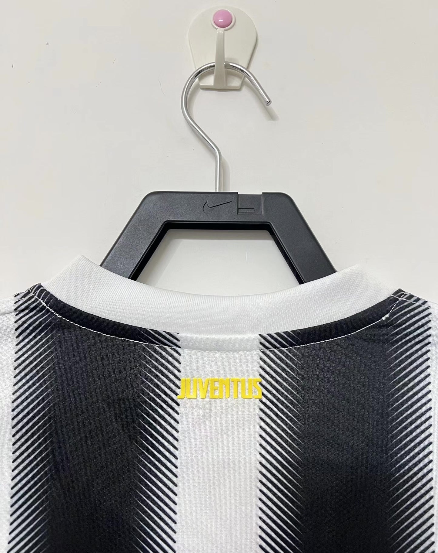 Retro Juventus 11/12 Home Kit