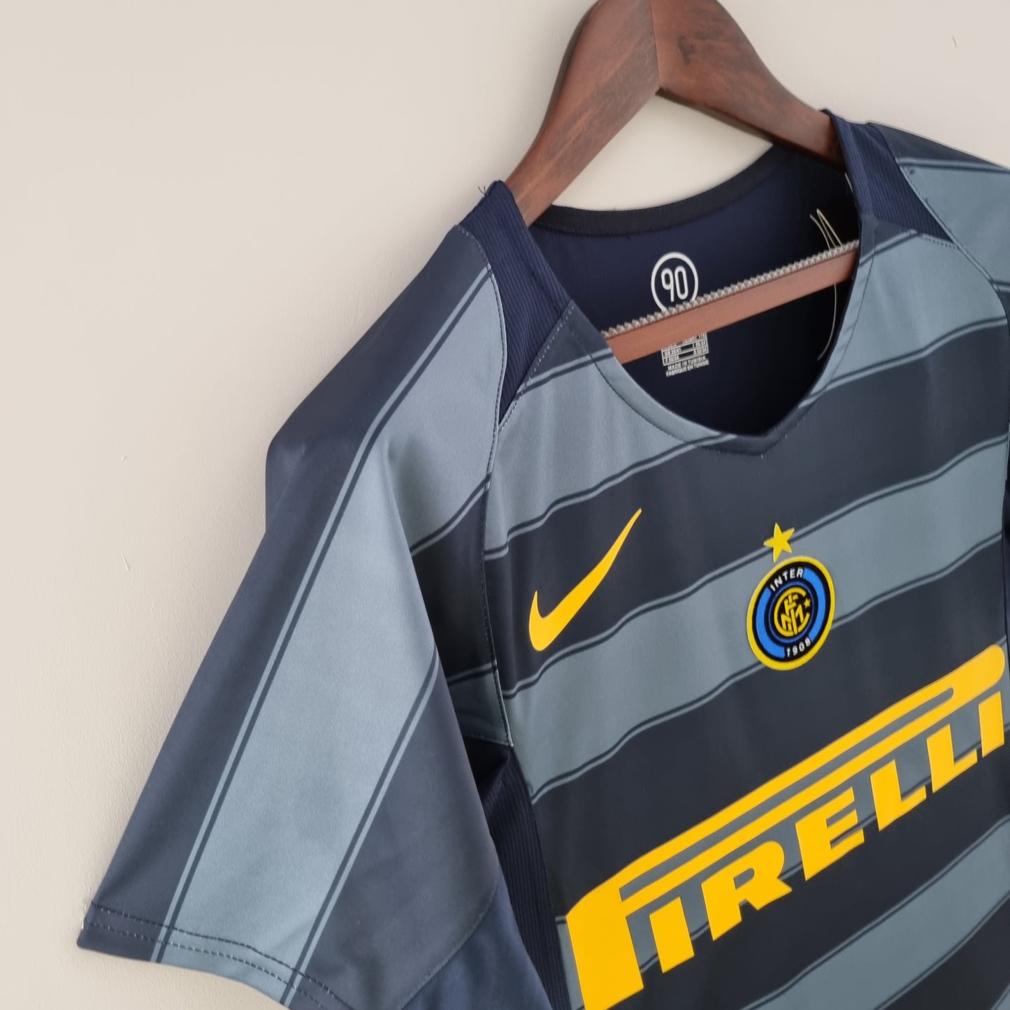 Retro 04/05 Inter Milan Third Kit