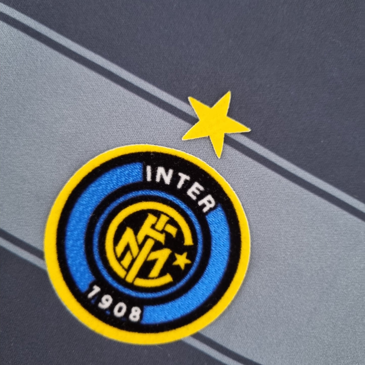 Retro 04/05 Inter Milan Third Kit