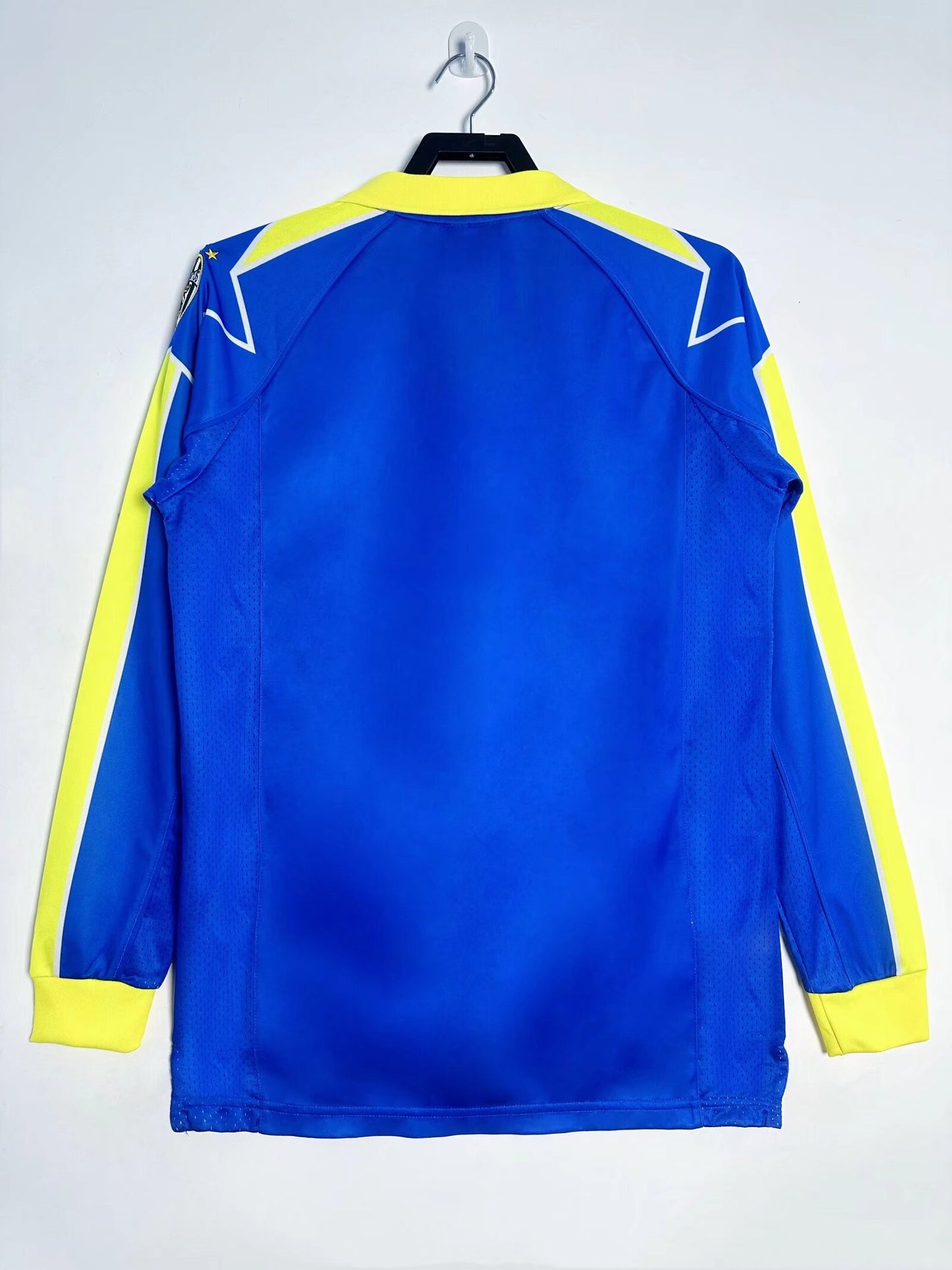 Long Sleeved Retro Juventus 1997/98 Away Kit