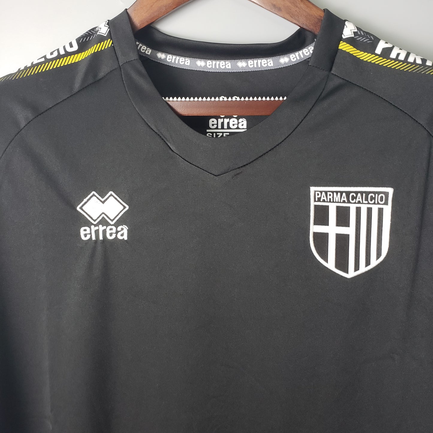 Retro Parma 21-22 Training 2 Kit