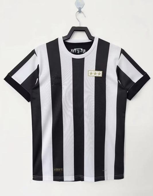 Retro Juventus 17-18 Anniversary Kit
