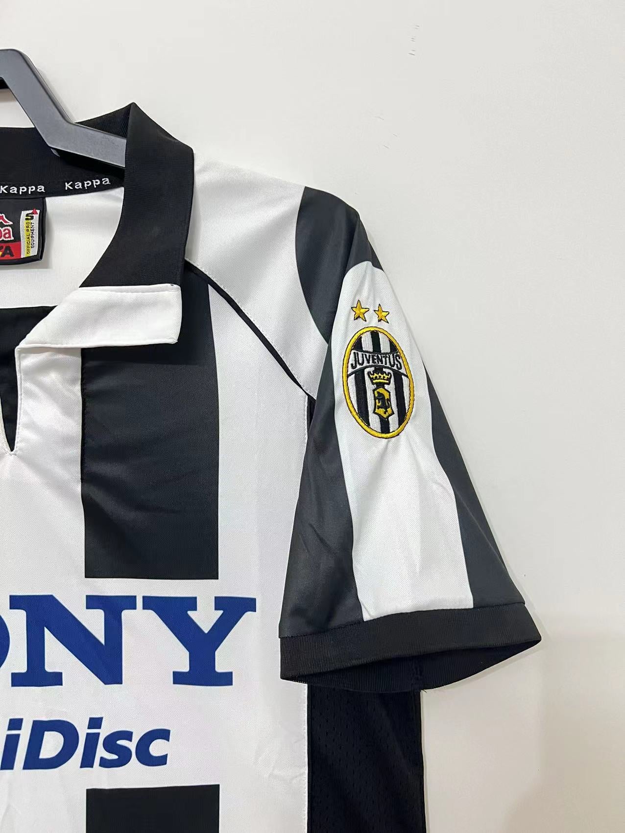 Retro Juventus 97/98 Home Kit