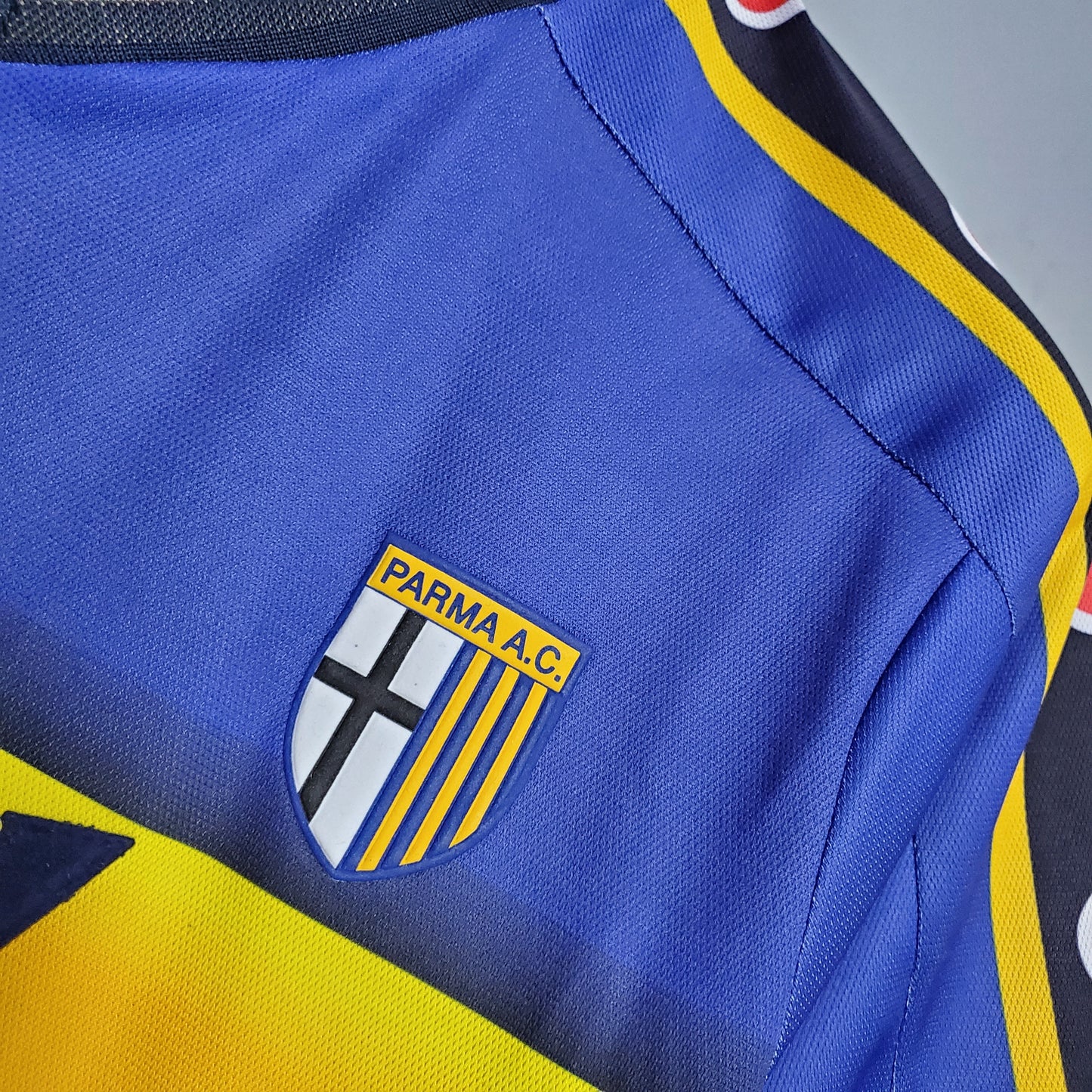 Retro Parma 2001/02 Home Kit