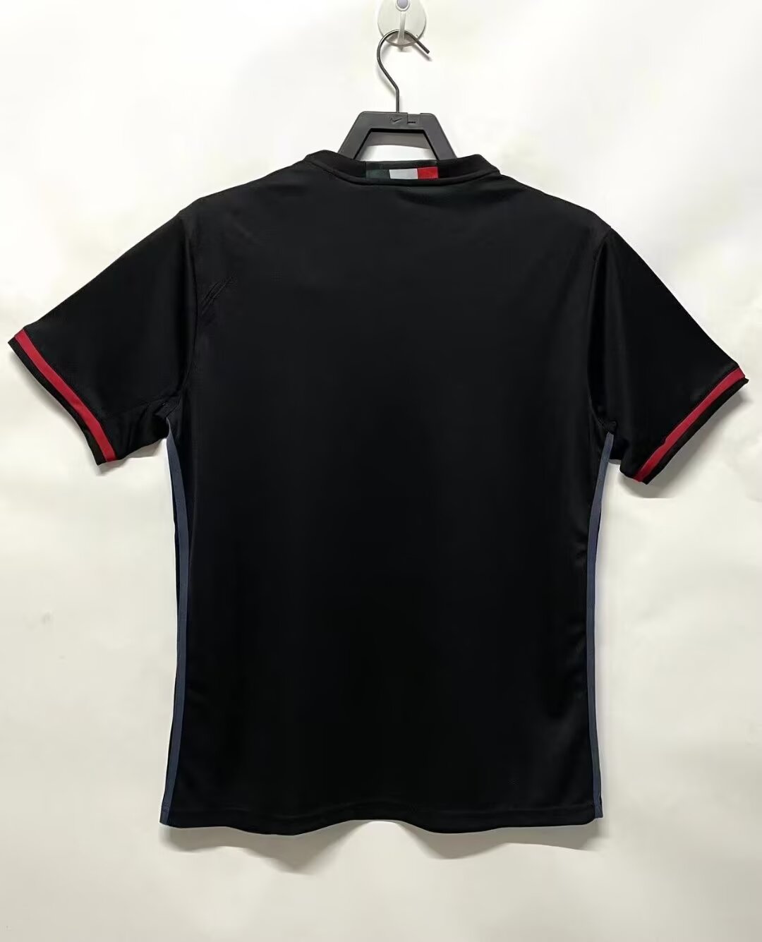 Retro 2016/17 AC home kit