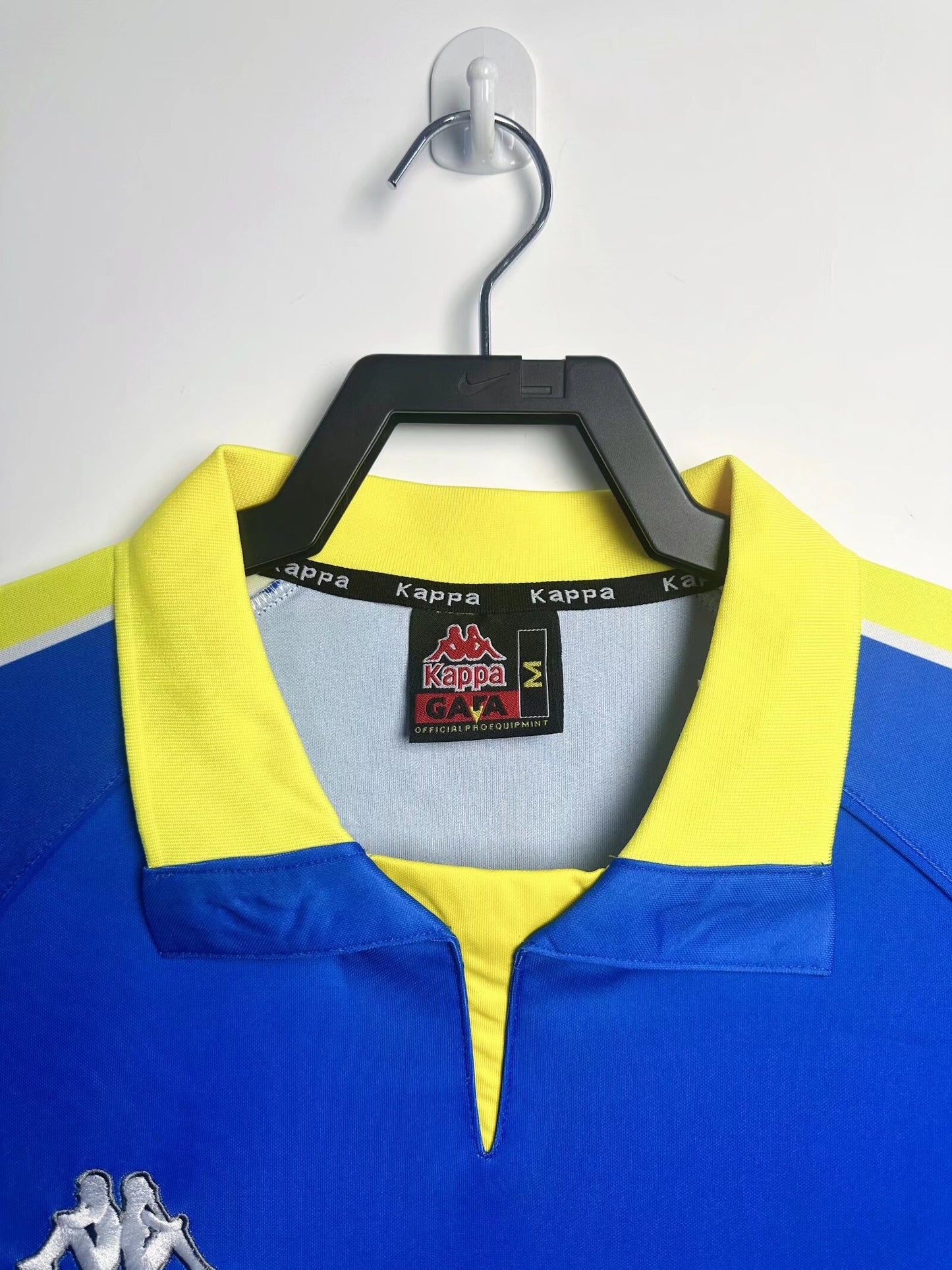 Long Sleeved Retro Juventus 1997/98 Away Kit