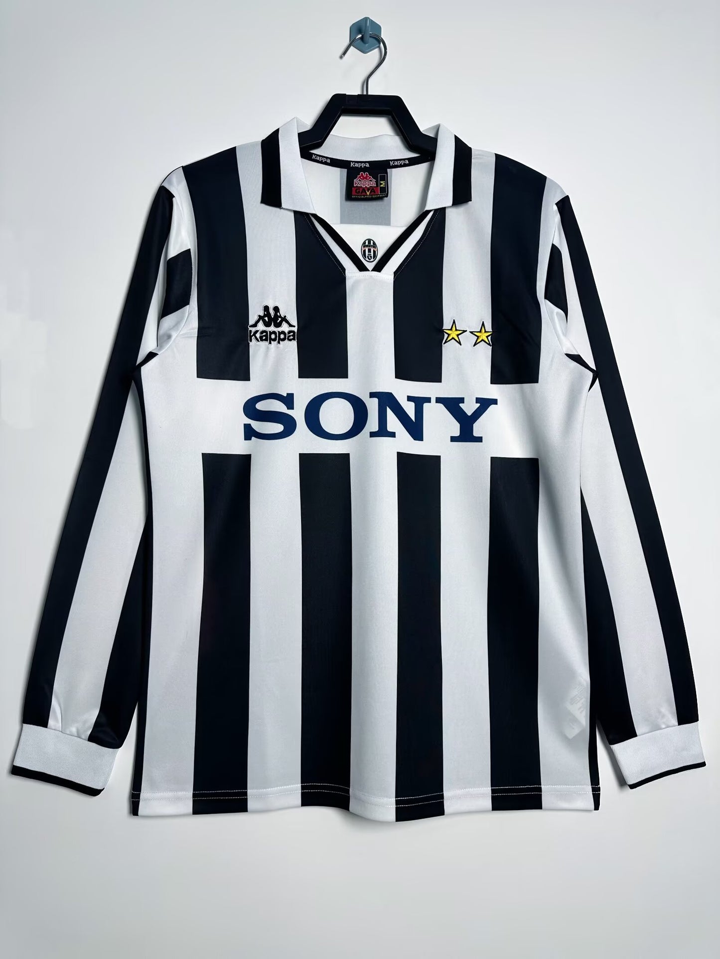 Long Sleeved Retro Juventus 1995/96 Home Kit