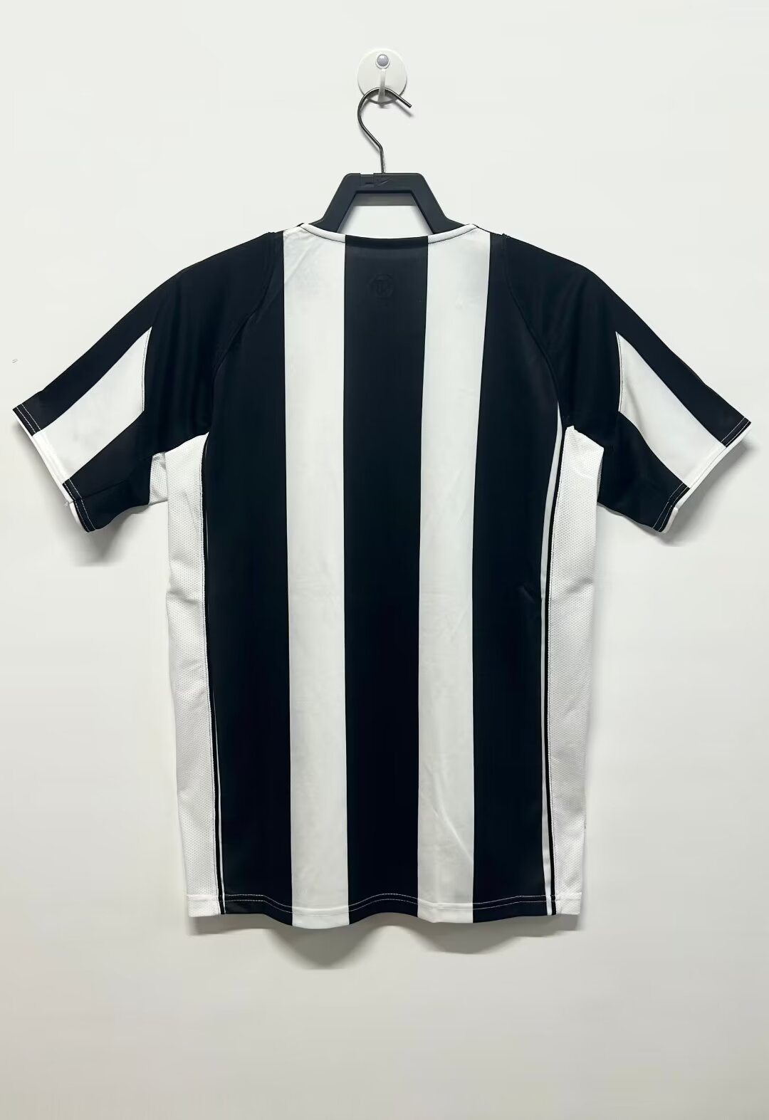 Retro Juventus 2004/05 Home Kit