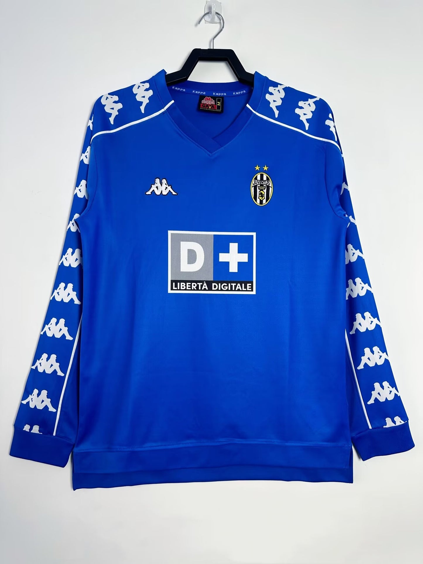 Long Sleeved Retro Juventus 1999/00 Away Kit