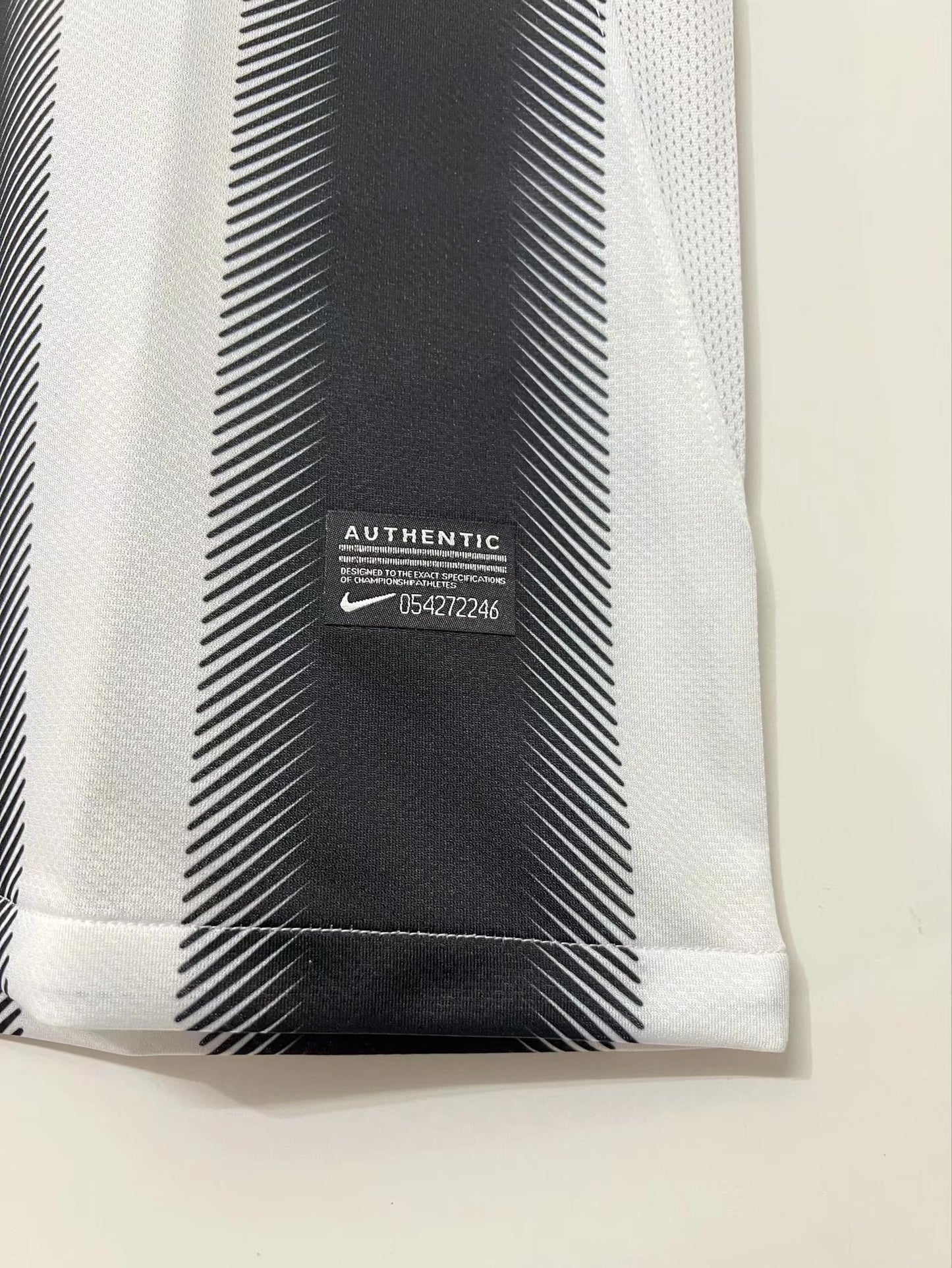 Retro Juventus 11/12 Home Kit