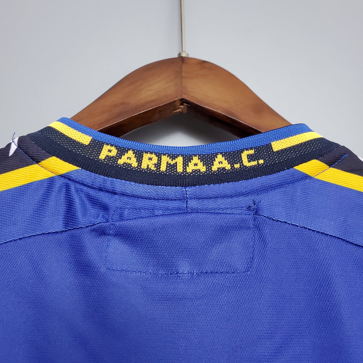 Retro Parma 2001/02 Home Kit