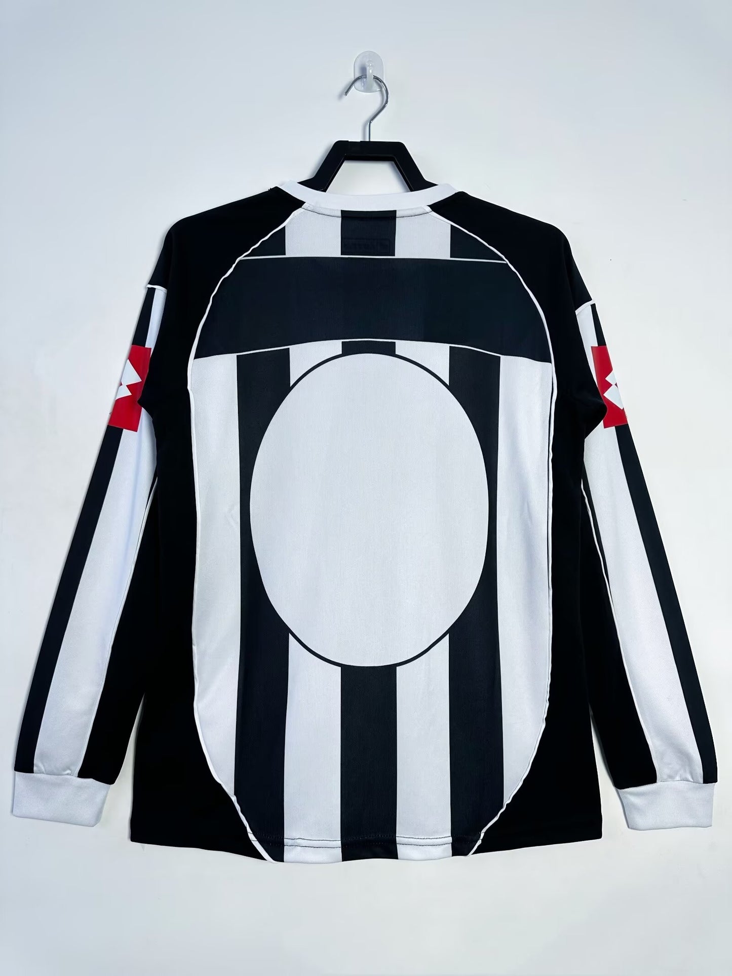 Long Sleeved Retro Juventus 2002/2003 Champions League Home Kit