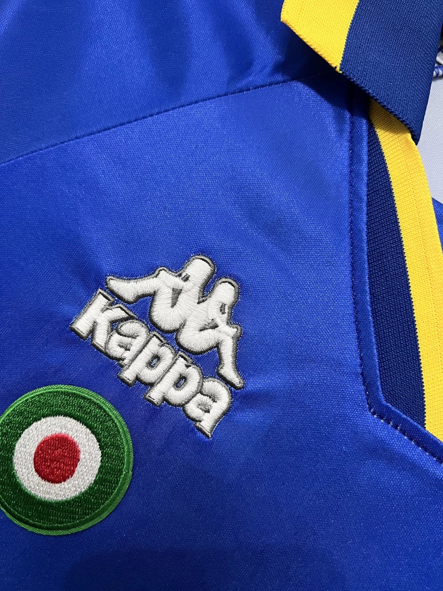 Retro Juventus 95/96 Away Kit