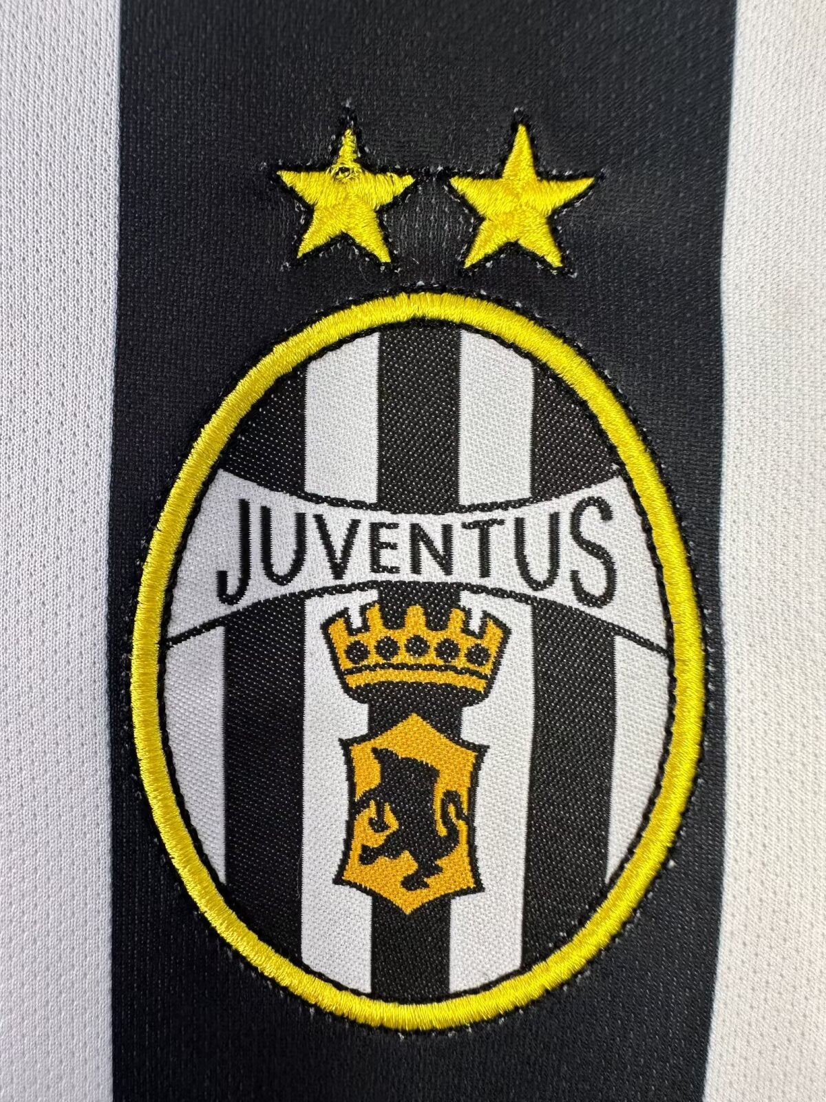 Long Sleeved Retro Juventus 2002/2003 Champions League Home Kit