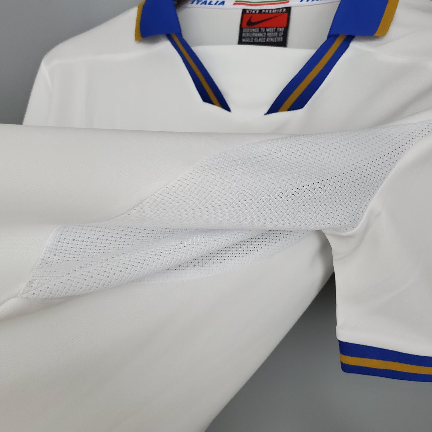 Retro Italy 1996 Away Kit