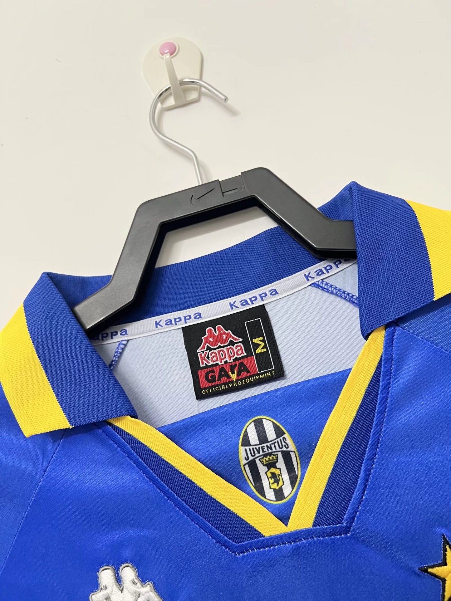 Retro Juventus 95/96 Away Kit