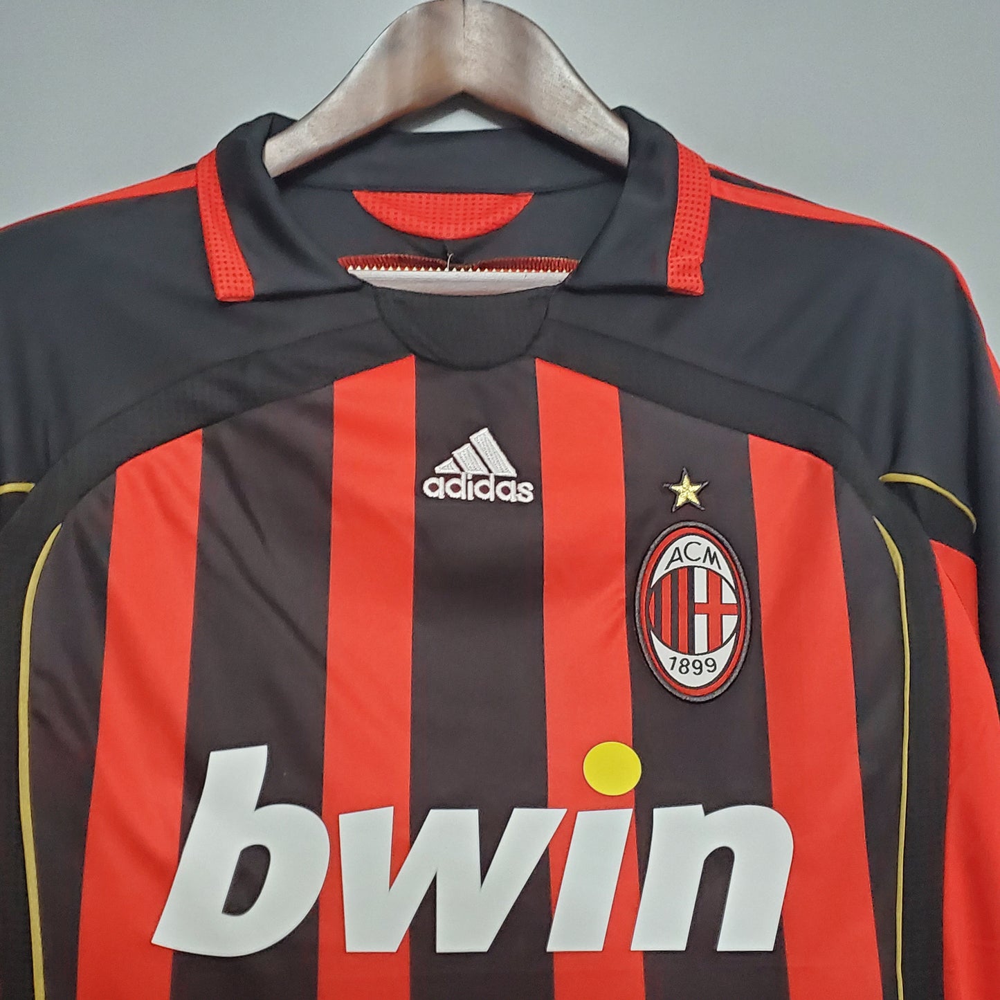 Retro AC Milan 2006-07 Home Kit