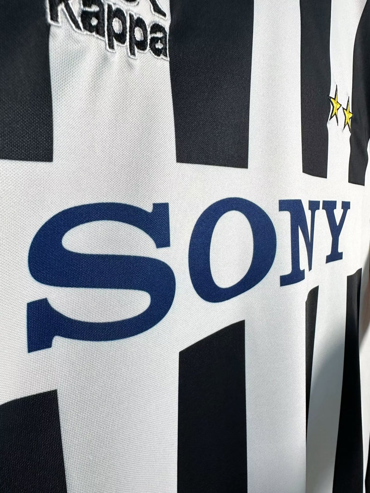 Long Sleeved Retro Juventus 1995/96 Home Kit