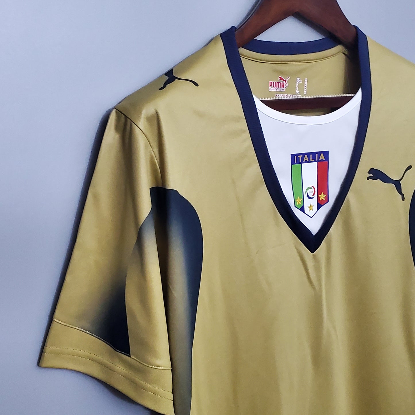 Retro Italy 2006 GK Kit