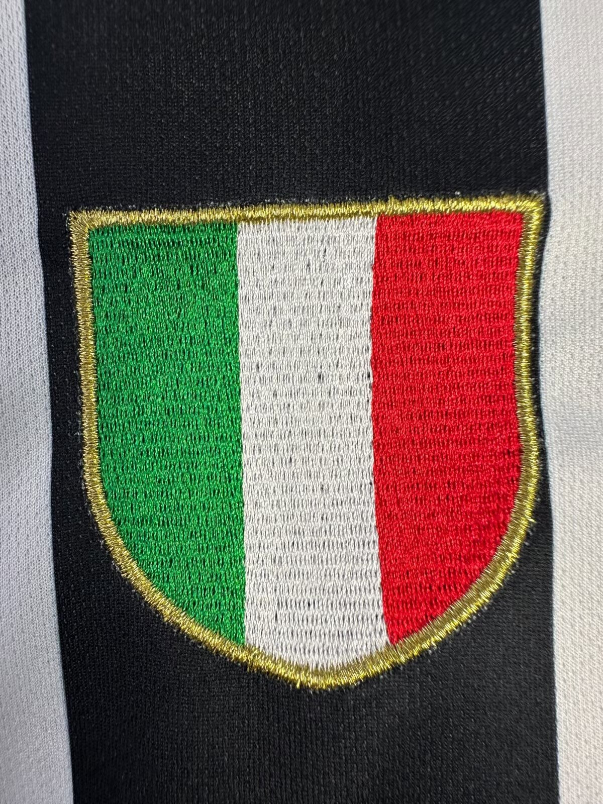 Long Sleeved Retro Juventus 2002/2003 Champions League Home Kit