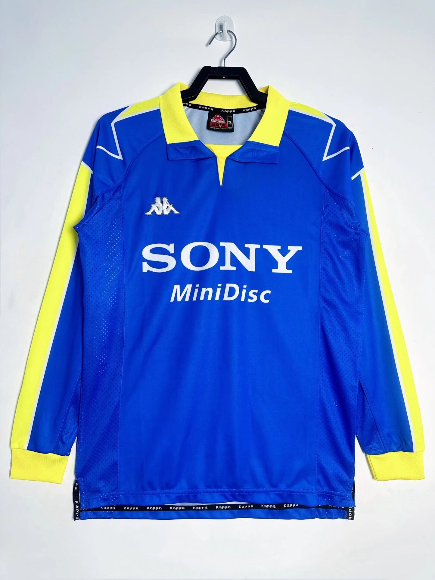 Long Sleeved Retro Juventus 1997/98 Away Kit