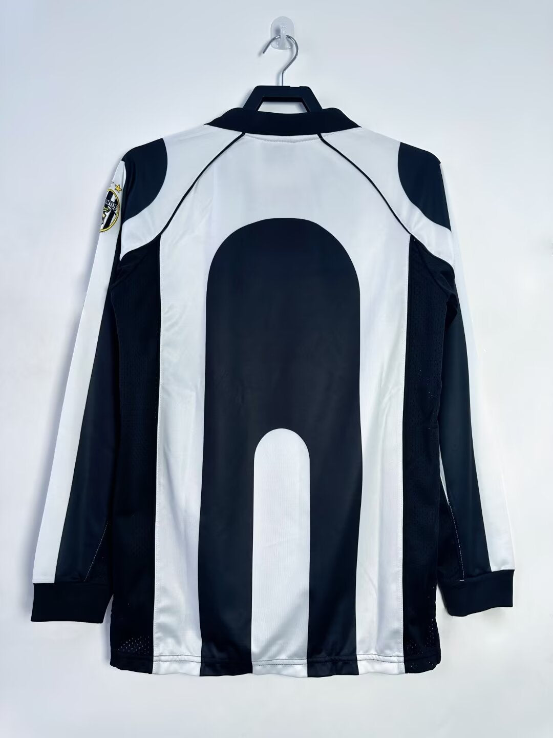 Long Sleeved Retro Juventus 1997/98 Home Kit