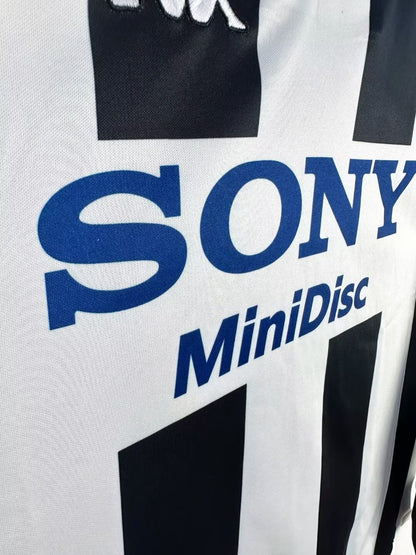 Long Sleeved Retro Juventus 1997/98 Home Kit