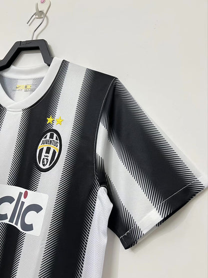 Retro Juventus 11/12 Home Kit