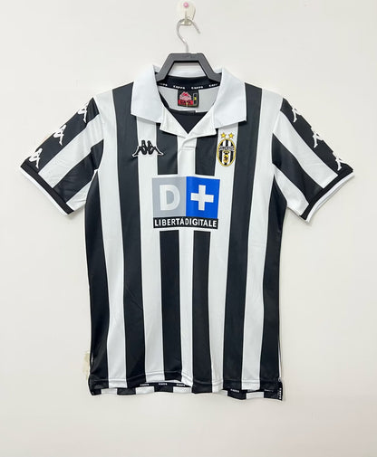 Retro Juventus 99/00 Home Kit