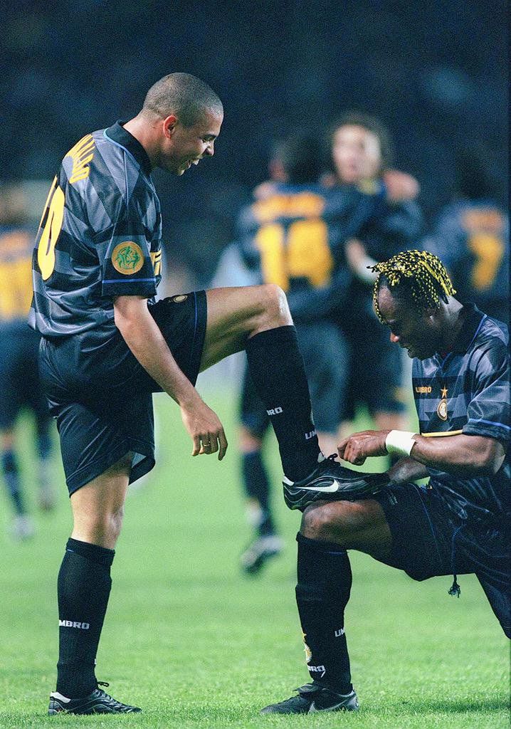 Long Sleeved Retro Inter Milan 1998 UEFA Cup final Kit