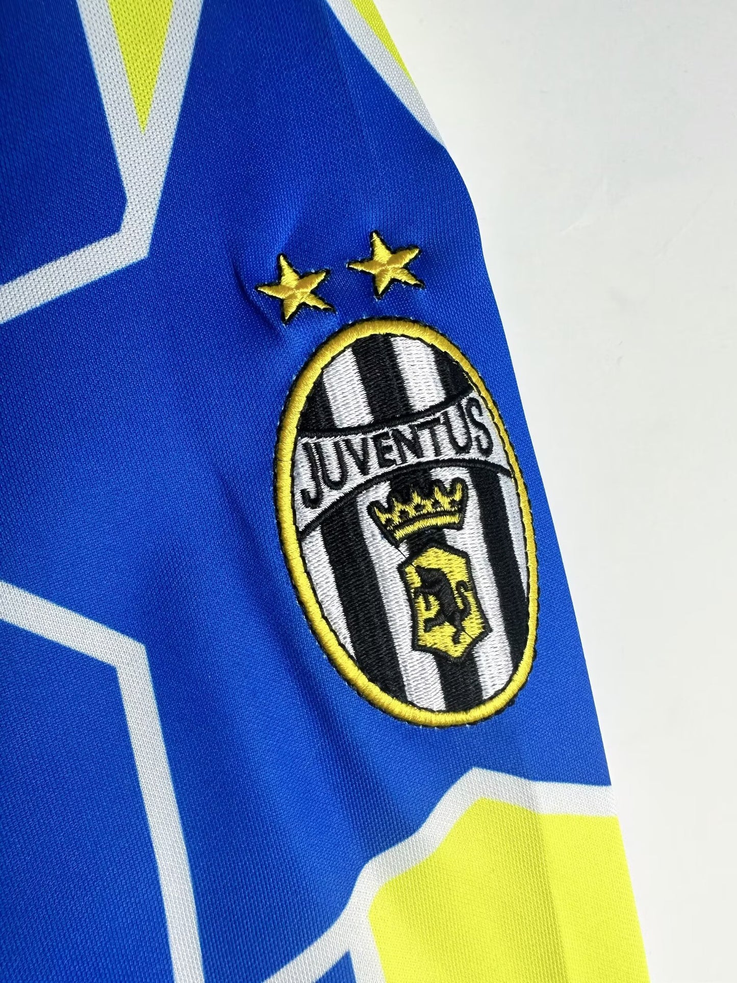 Retro Juventus 97/98 Away Kit