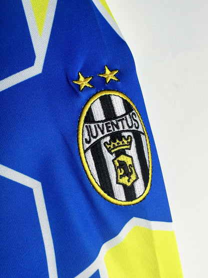 Retro Juventus 97/98 Away Kit