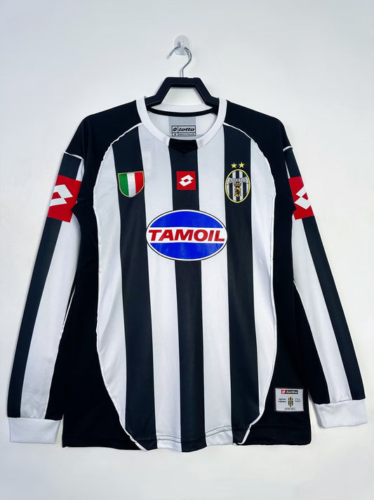 Long Sleeved Retro Juventus 2002/2003 Champions League Home Kit
