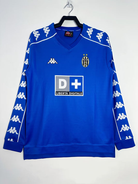 Long Sleeved Retro Juventus 1999/00 Away Kit
