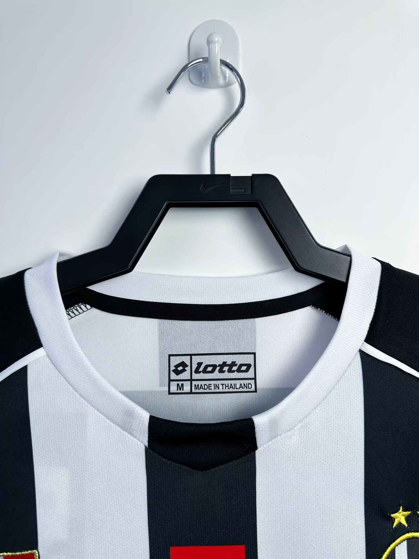 Long Sleeved Retro Juventus 2002/2003 Champions League Home Kit