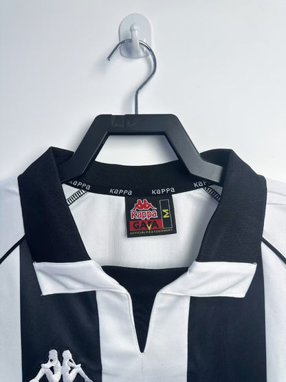 Long Sleeved Retro Juventus 1997/98 Home Kit